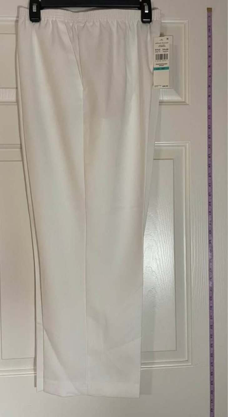 Women’s Alfred Dunner White Capris 16P